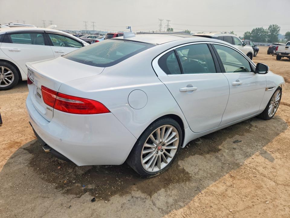 2017 JAGUAR XE FIRST EDITION — Фото 3 из 13