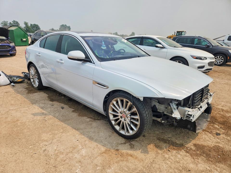 2017 JAGUAR XE FIRST EDITION — Фото 4 из 13