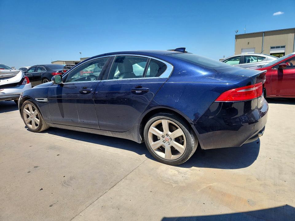 2017 JAGUAR XE PRESTIGE — Фото 2 из 13