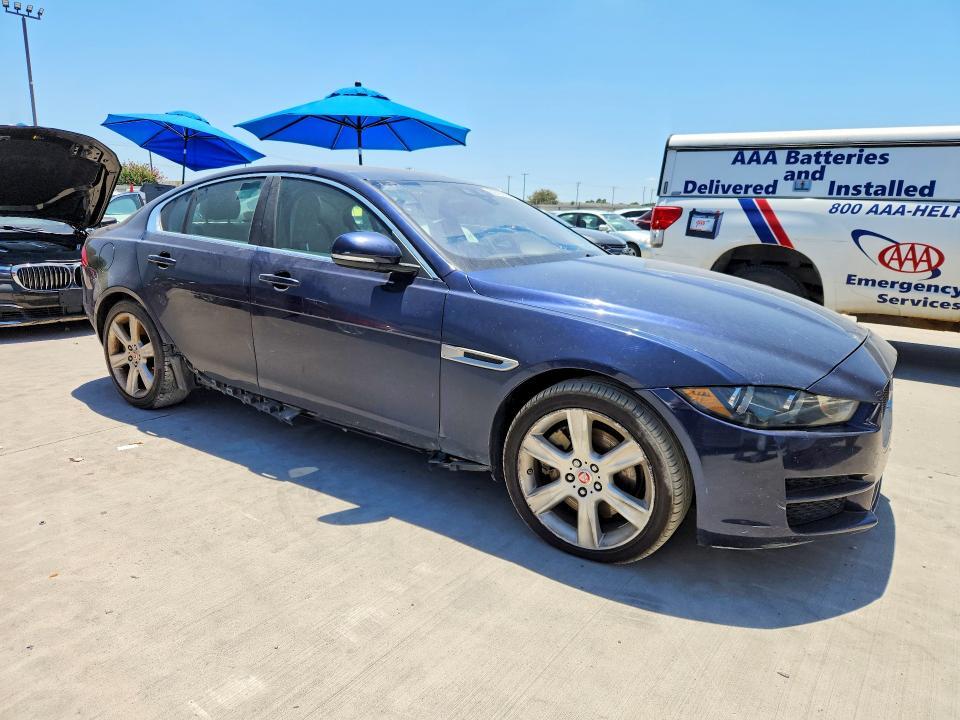 2017 JAGUAR XE PRESTIGE — Фото 4 из 13