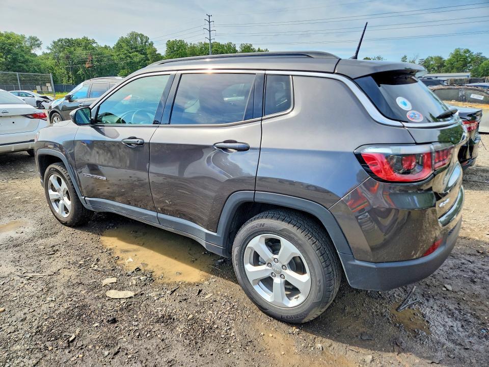 3C4NJDBBXHT674681 2017 JEEP COMPASS photo no. 2