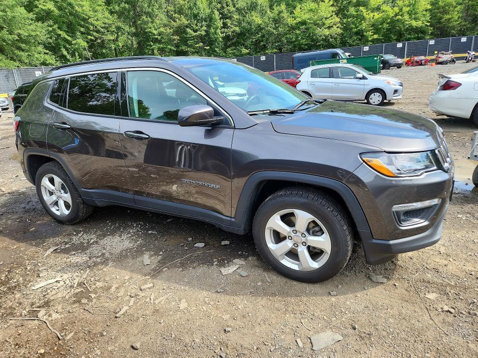 3C4NJDBBXHT674681 2017 JEEP COMPASS photo no. 4