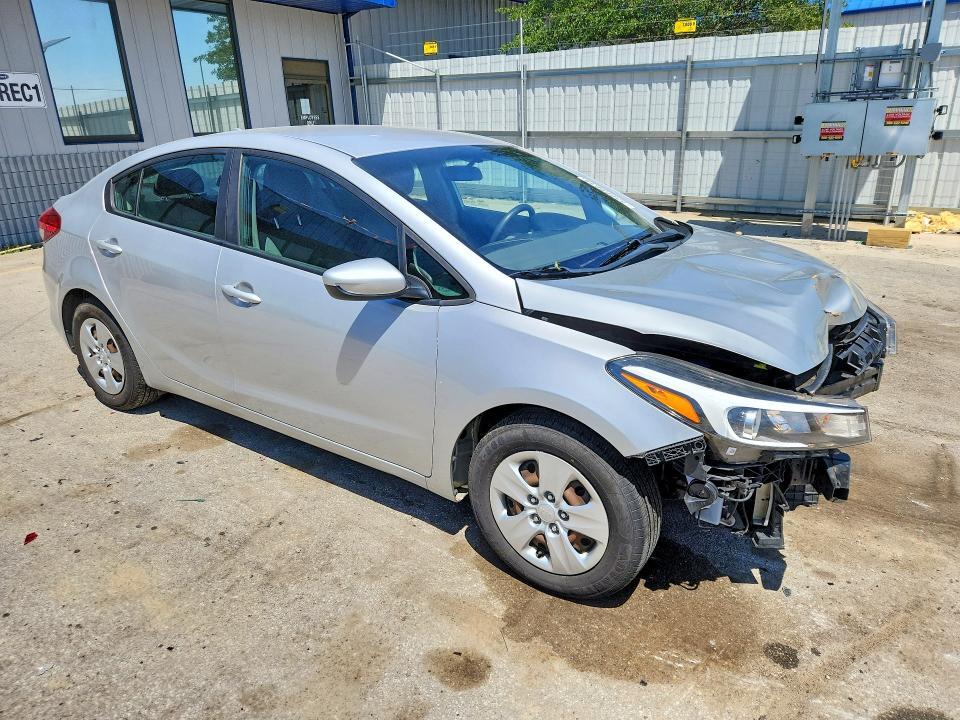 2017 KIA FORTE LX — Фото 4 из 13