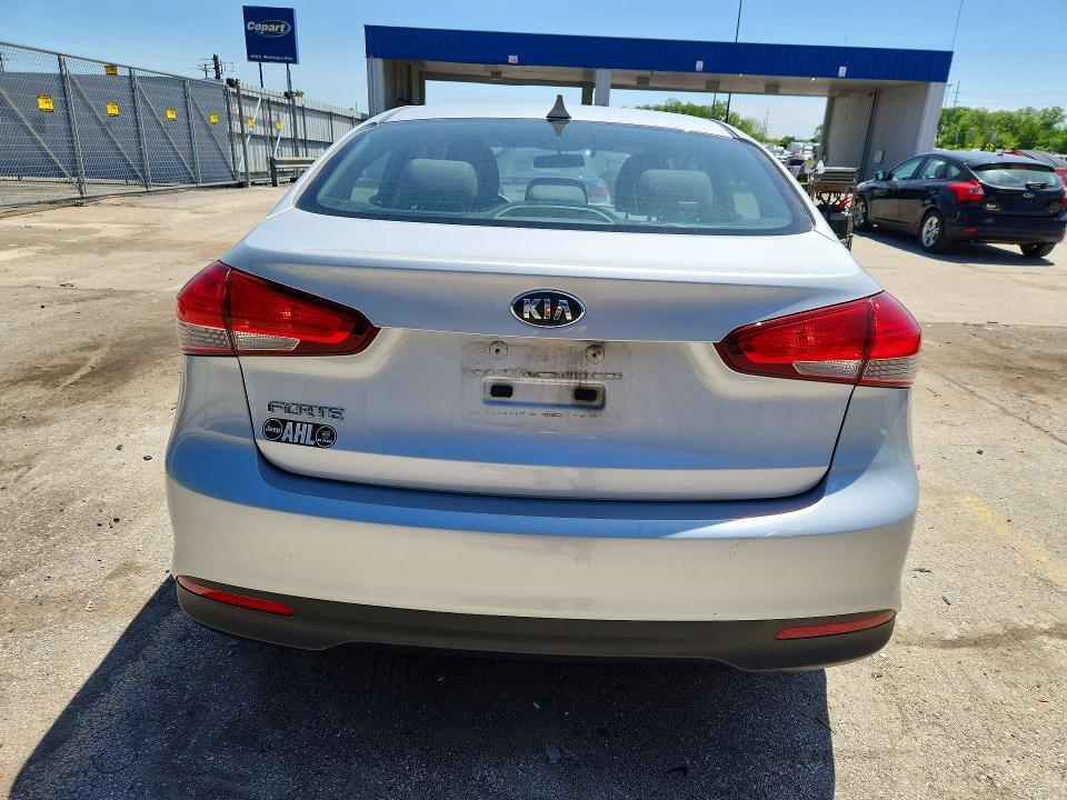 2017 KIA FORTE LX — Фото 6 из 13