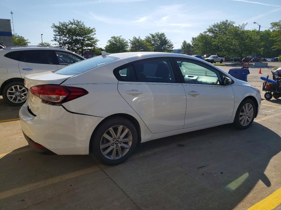 2017 KIA FORTE LX — Фото 3 из 12