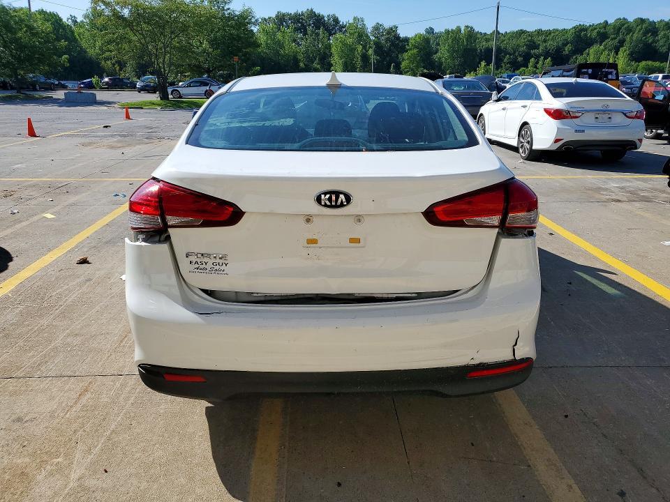 2017 KIA FORTE LX — Фото 6 из 12