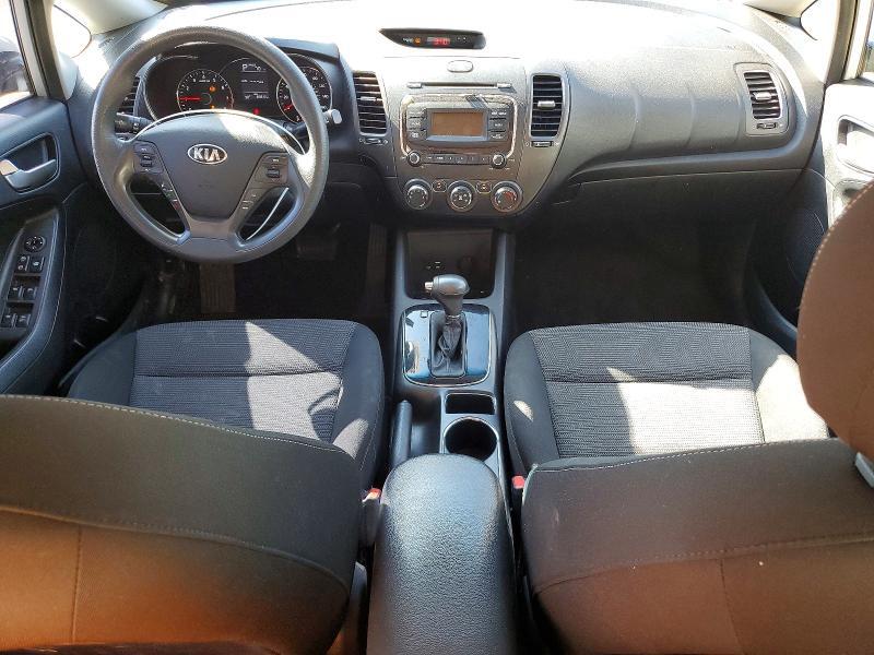 2017 KIA FORTE LX — Фото 8 из 12