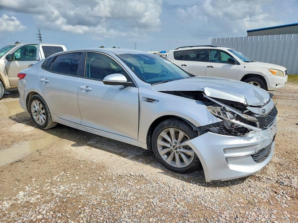 5XXGT4L33HG124180 2017 KIA OPTIMA photo no. 4