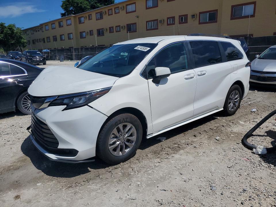 2026 TOYOTA SIENNA LE