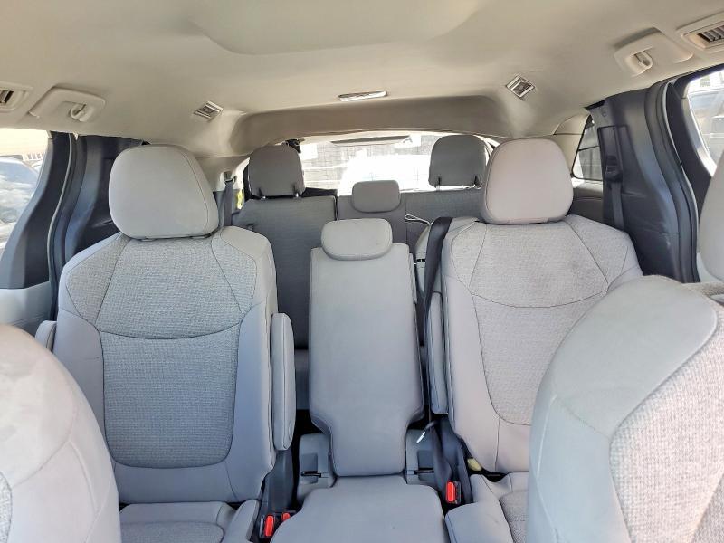 2026 TOYOTA SIENNA LE — Фото 10 из 13