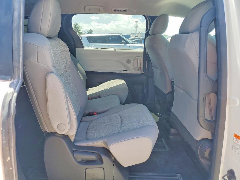 2026 TOYOTA SIENNA LE — Фото 11 из 13