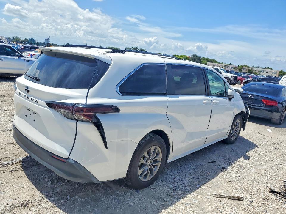 2026 TOYOTA SIENNA LE — Фото 3 из 13