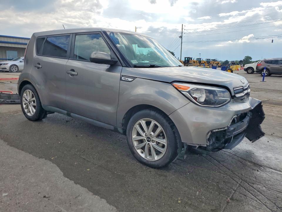 KNDJP3A51H7421370 2017 KIA SOUL photo no. 4