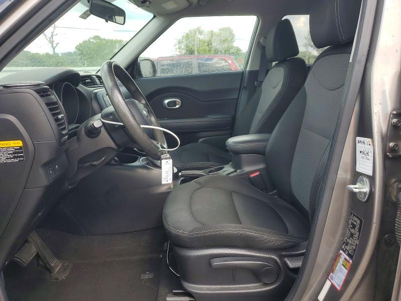 KNDJP3A51H7421370 2017 KIA SOUL photo no. 7