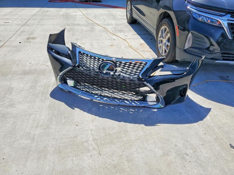 2017 LEXUS RC 200T — Фото 12 из 13