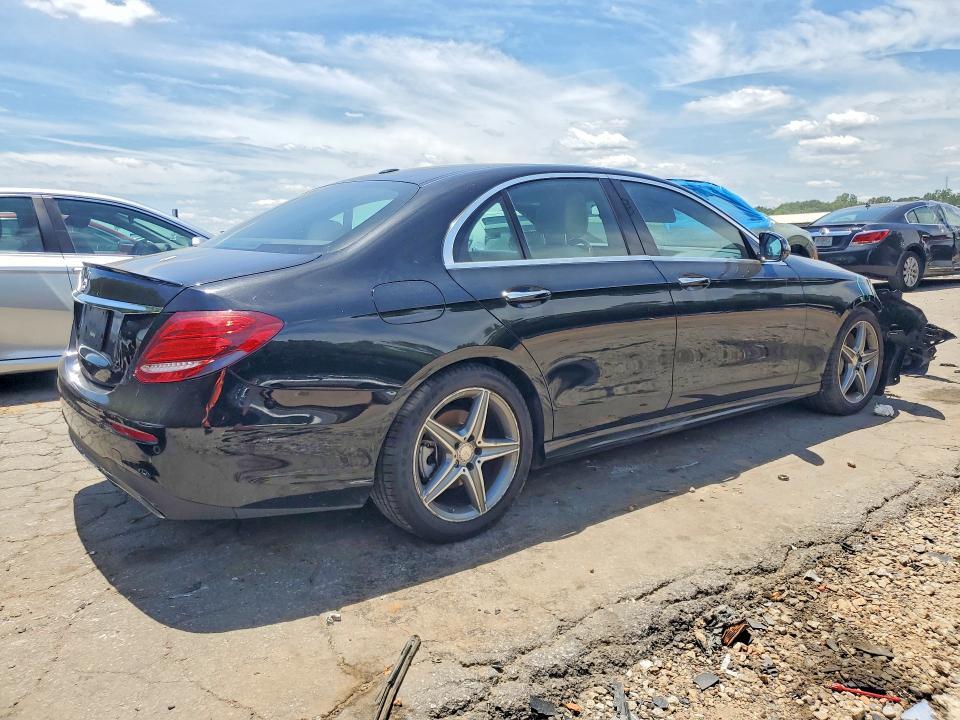 2017 MERCEDES-BENZ E 300 — Фото 3 из 12