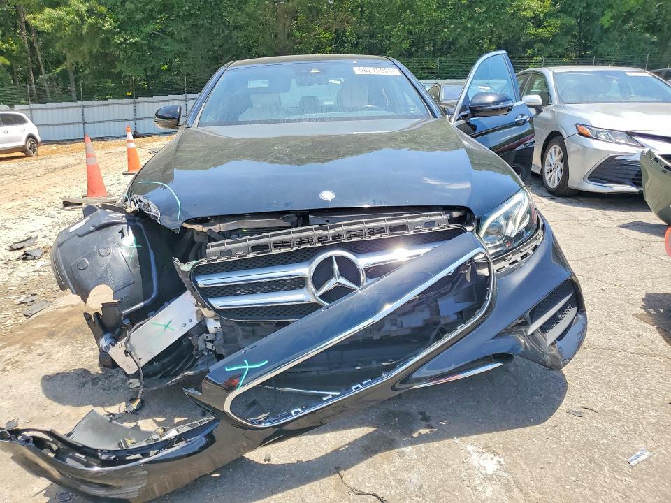 2017 MERCEDES-BENZ E 300 — Фото 5 из 12