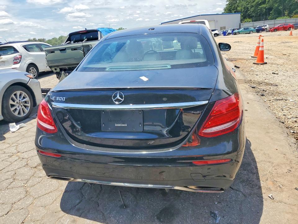 2017 MERCEDES-BENZ E 300 — Фото 6 из 12