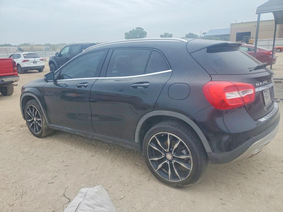 2017 MERCEDES-BENZ GLA 250 4MATIC — Фото 2 из 12