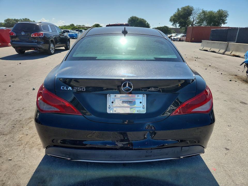 2017 MERCEDES-BENZ CLA 250 — Фото 6 из 12