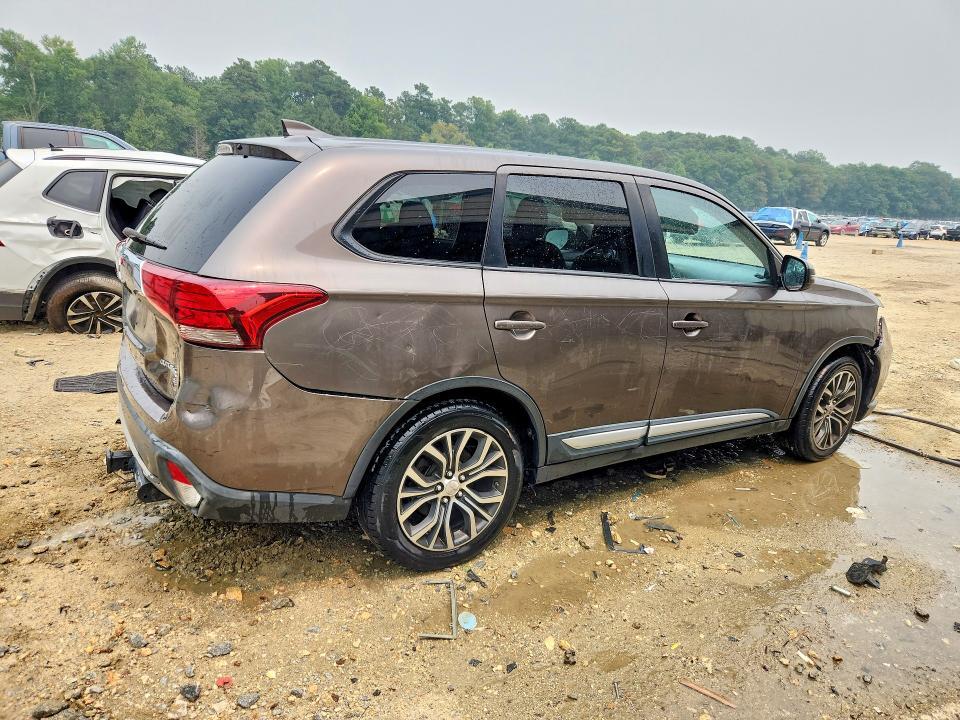 JA4AD3A31HZ046442 2017 MITSUBISHI OUTLANDER photo no. 3