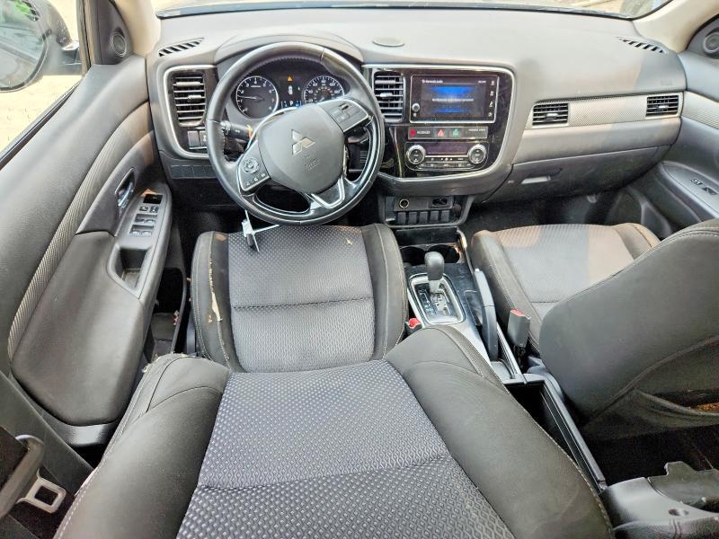 JA4AD3A31HZ046442 2017 MITSUBISHI OUTLANDER photo no. 8