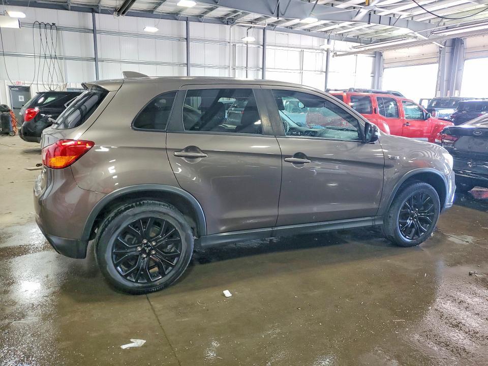 2017 MITSUBISHI OUTLANDER SPORT ES — Фото 3 из 12