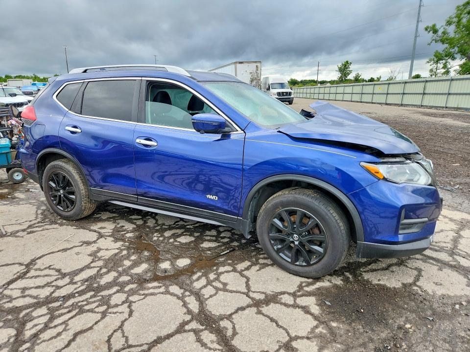 5N1AT2MV0HC737699 2017 NISSAN ROGUE photo no. 4