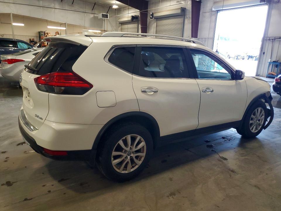 2017 NISSAN ROGUE SV — Фото 3 из 13