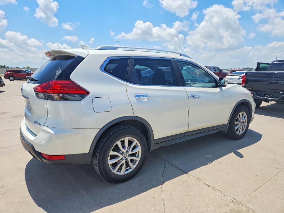 JN8AT2MV7HW022068 2017 NISSAN ROGUE photo no. 3