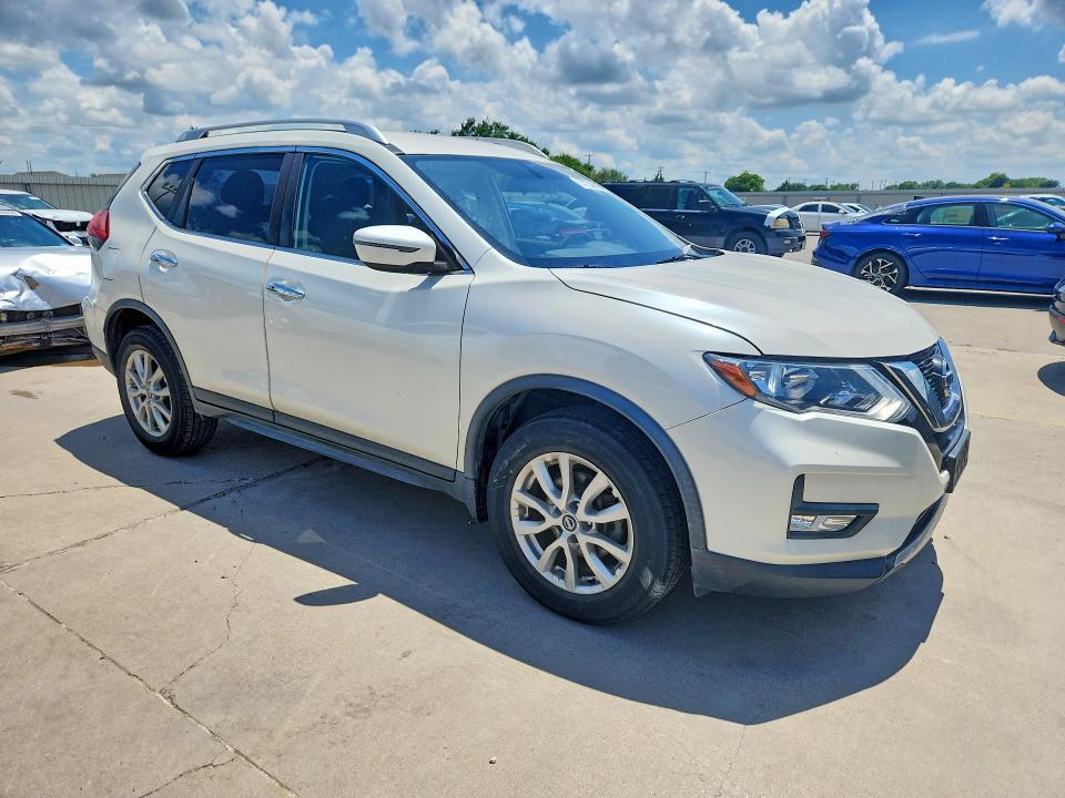 JN8AT2MV7HW022068 2017 NISSAN ROGUE photo no. 4