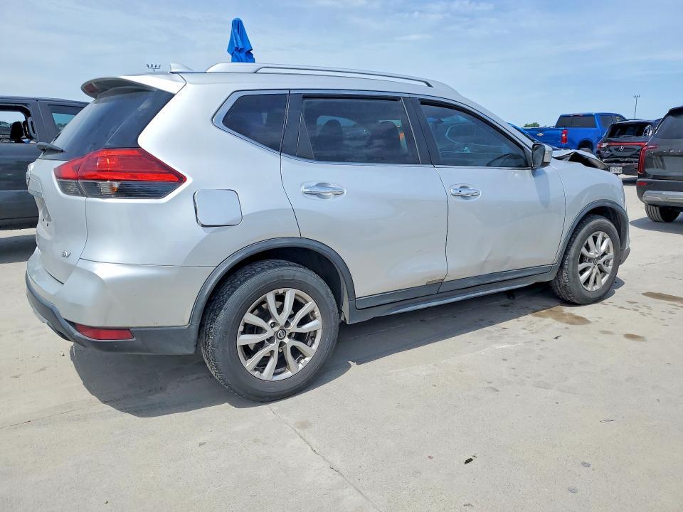 2017 NISSAN ROGUE SV — Фото 3 из 13