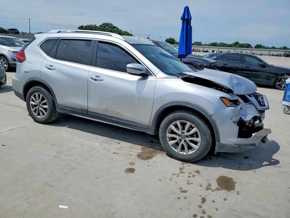 2017 NISSAN ROGUE SV — Фото 4 из 13