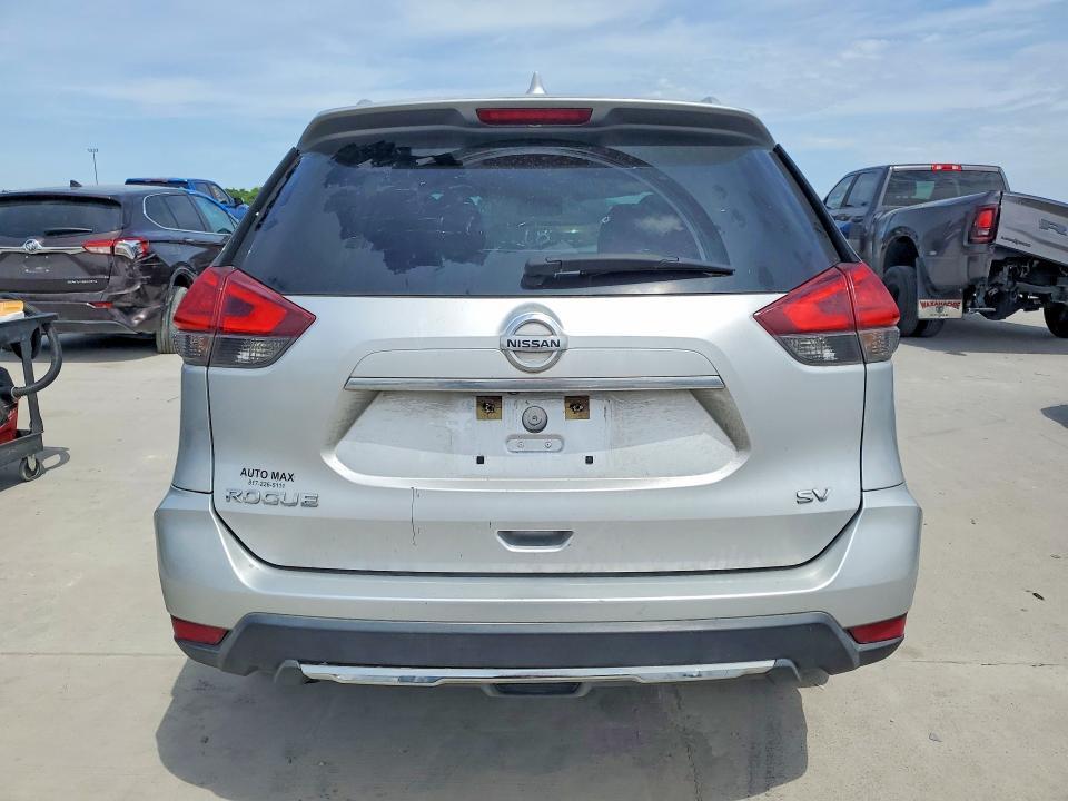 2017 NISSAN ROGUE SV — Фото 6 из 13