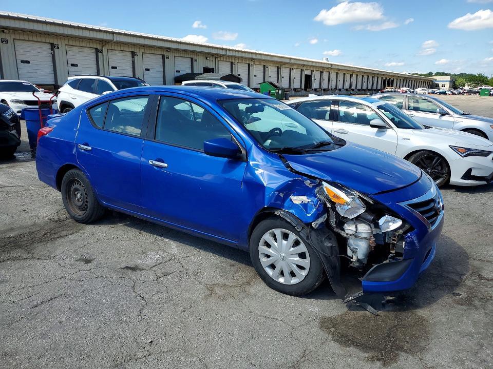 2017 NISSAN VERSA 1.6 SV — Фото 4 из 12