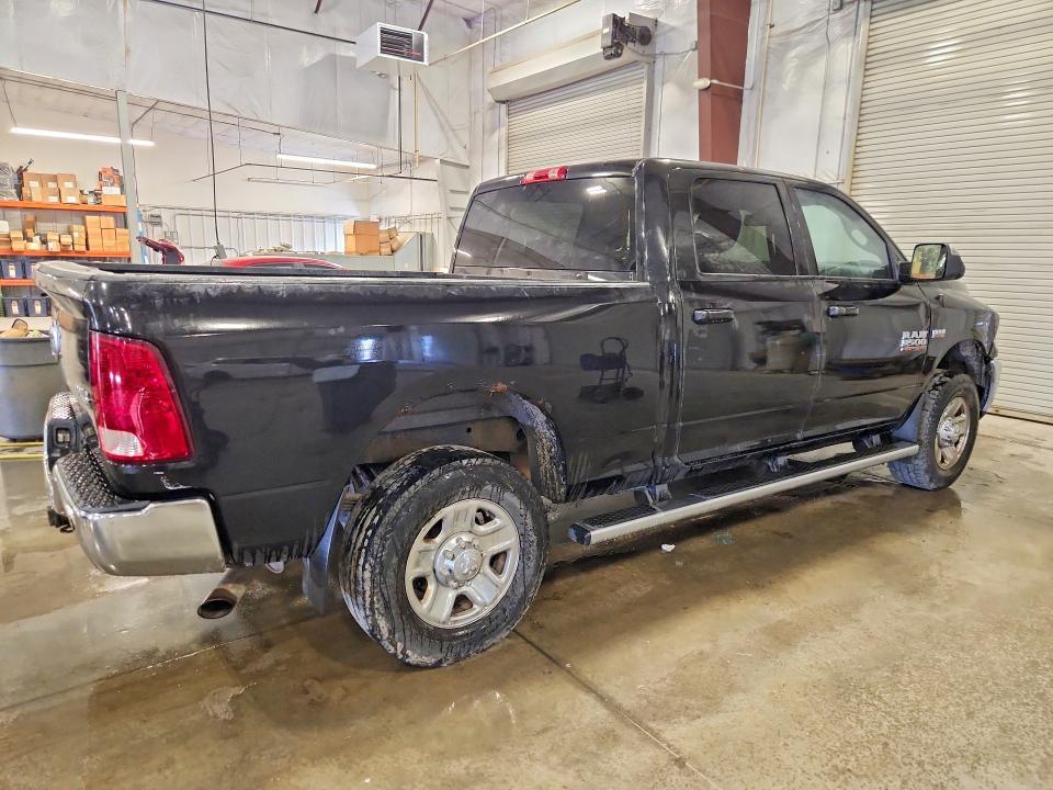 2017 RAM 3500 ST — Фото 3 из 12