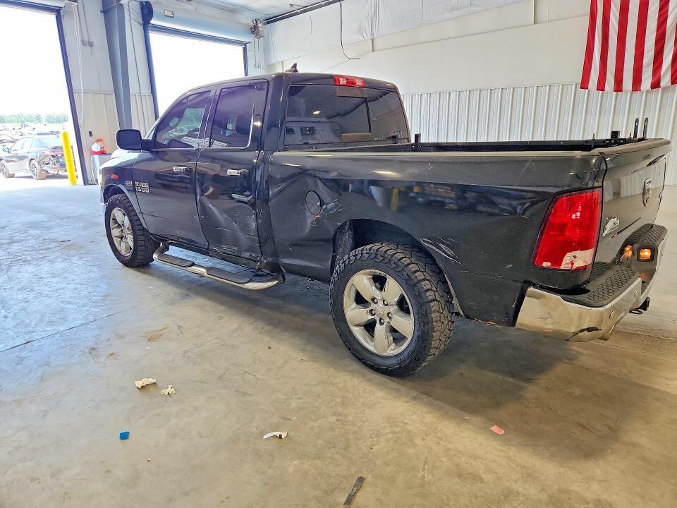 2017 RAM 1500 SLT — Фото 2 из 12