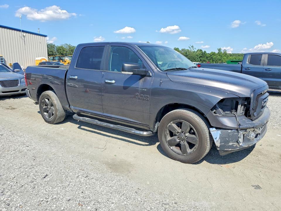 2017 RAM 1500 SLT — Фото 4 из 12