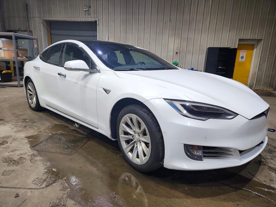 2017 TESLA MODEL S — Фото 4 из 12