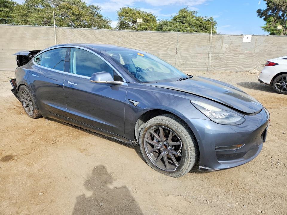 2017 TESLA MODEL 3 — Фото 4 из 12