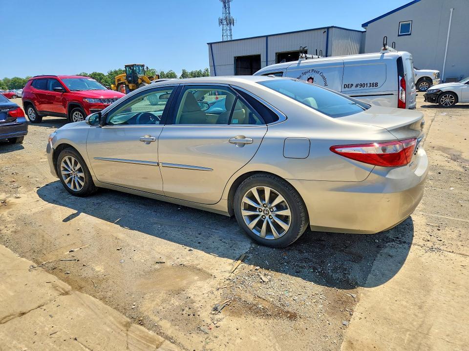 2017 TOYOTA CAMRY XLE — Фото 2 из 12