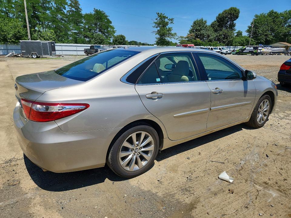 2017 TOYOTA CAMRY XLE — Фото 3 из 12
