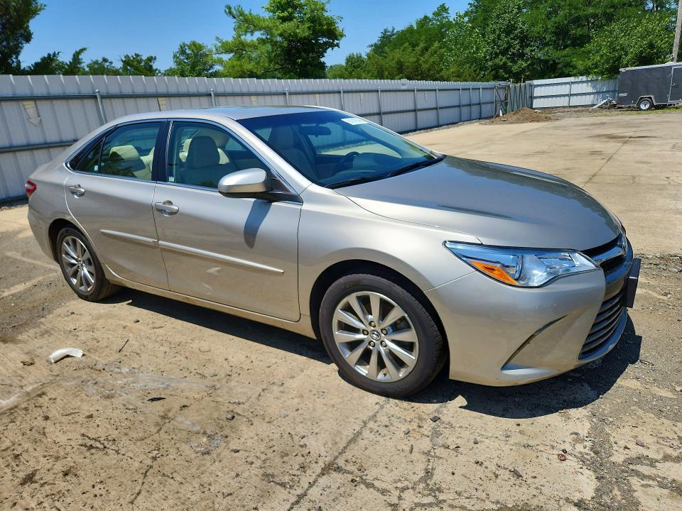 2017 TOYOTA CAMRY XLE — Фото 4 из 12