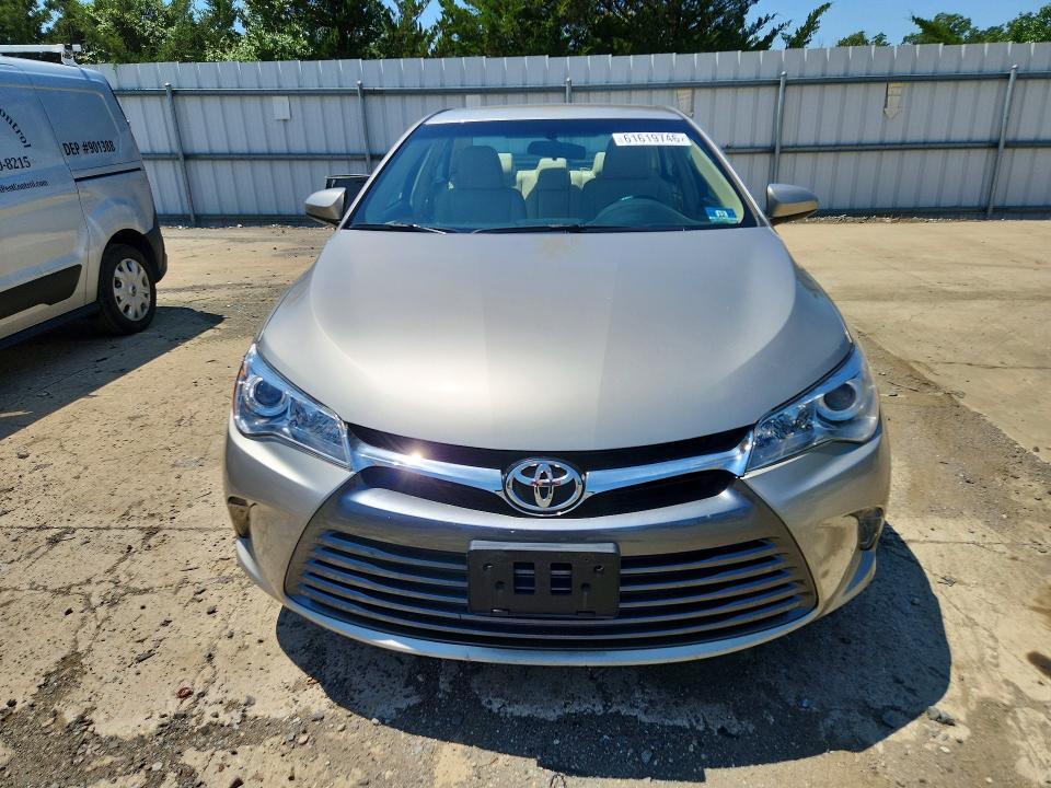 2017 TOYOTA CAMRY XLE — Фото 5 из 12