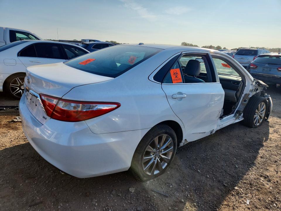 2017 TOYOTA CAMRY XLE — Фото 3 из 12
