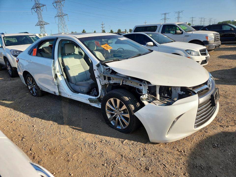 2017 TOYOTA CAMRY XLE — Фото 4 из 12