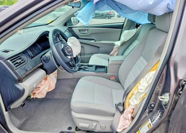 2017 TOYOTA CAMRY LE — Фото 7 из 12