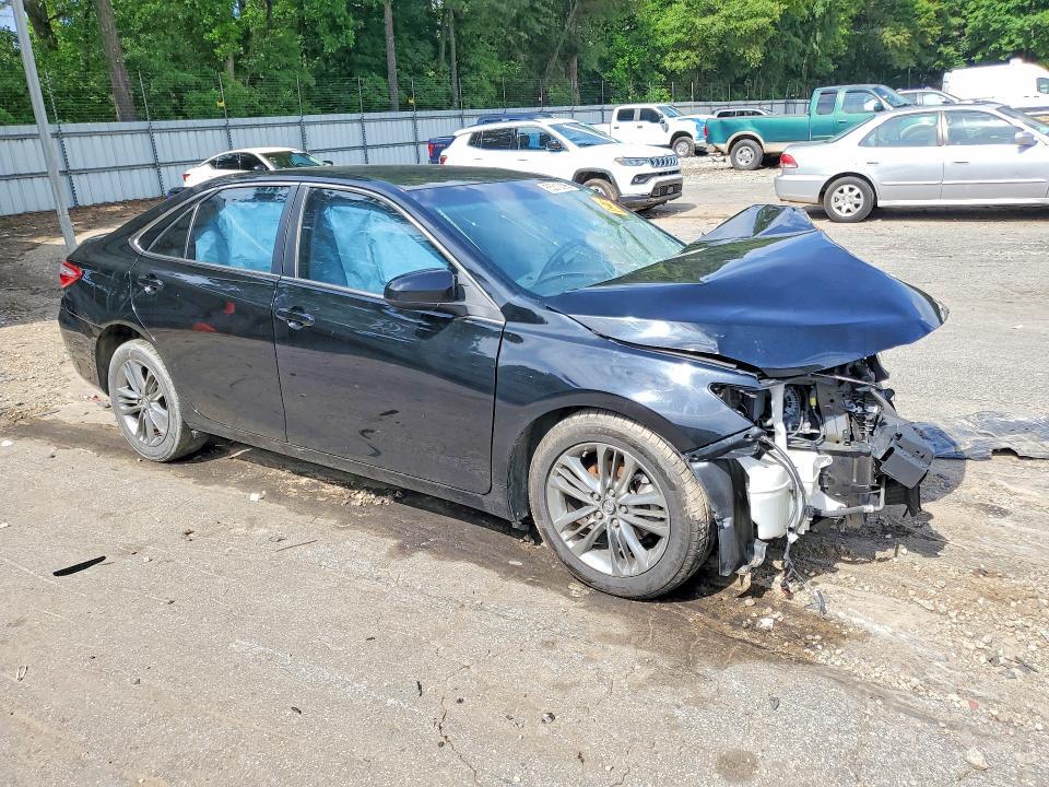2017 TOYOTA CAMRY SE — Фото 4 из 12