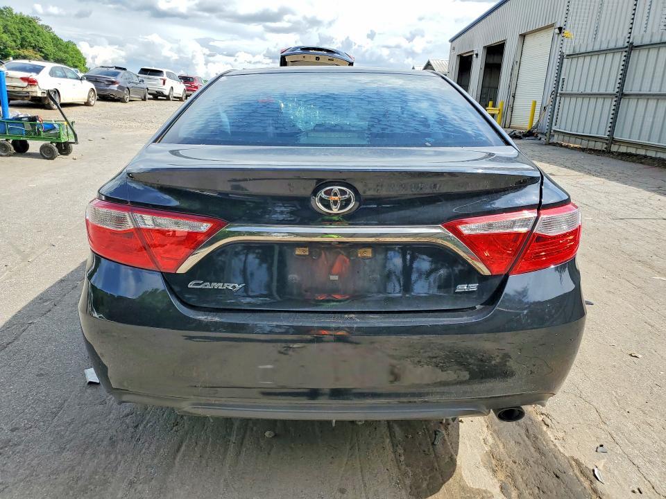 2017 TOYOTA CAMRY SE — Фото 6 из 12