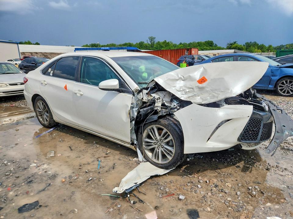 2017 TOYOTA CAMRY SE — Фото 4 из 12
